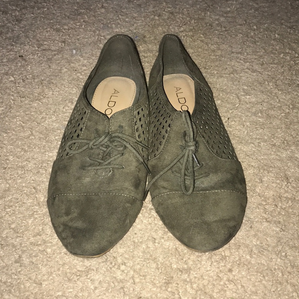 Worn only once! Didn’t like how they fit my feet.